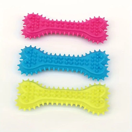 Drie botvormige kauwspeeltjes in roze, blauw en geel, met nopjes en stekels.