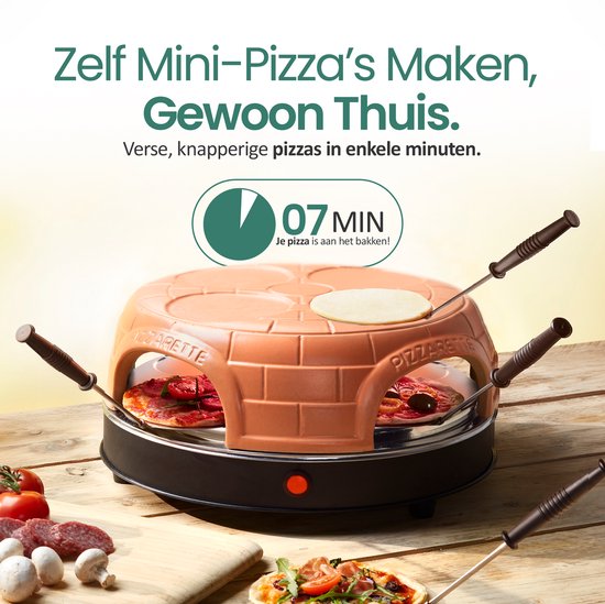 Oranje pizza gourmetset met bakende pizza's, ingrediënten en tekst 'Zelf Mini-Pizza's Maken, Gewoon Thuis'.