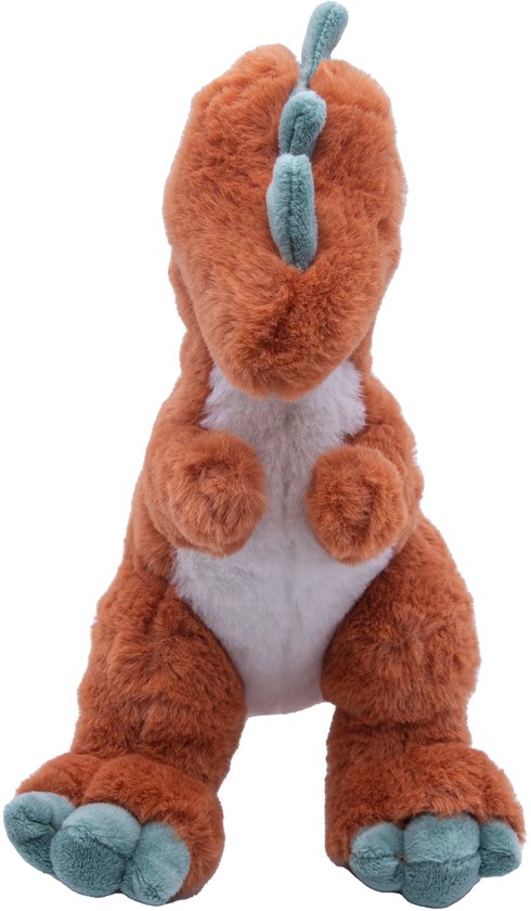 Vooraanzicht van oranje dinosaurus knuffel. Zittend met groene stekels en poten. Witte buik zichtbaar.