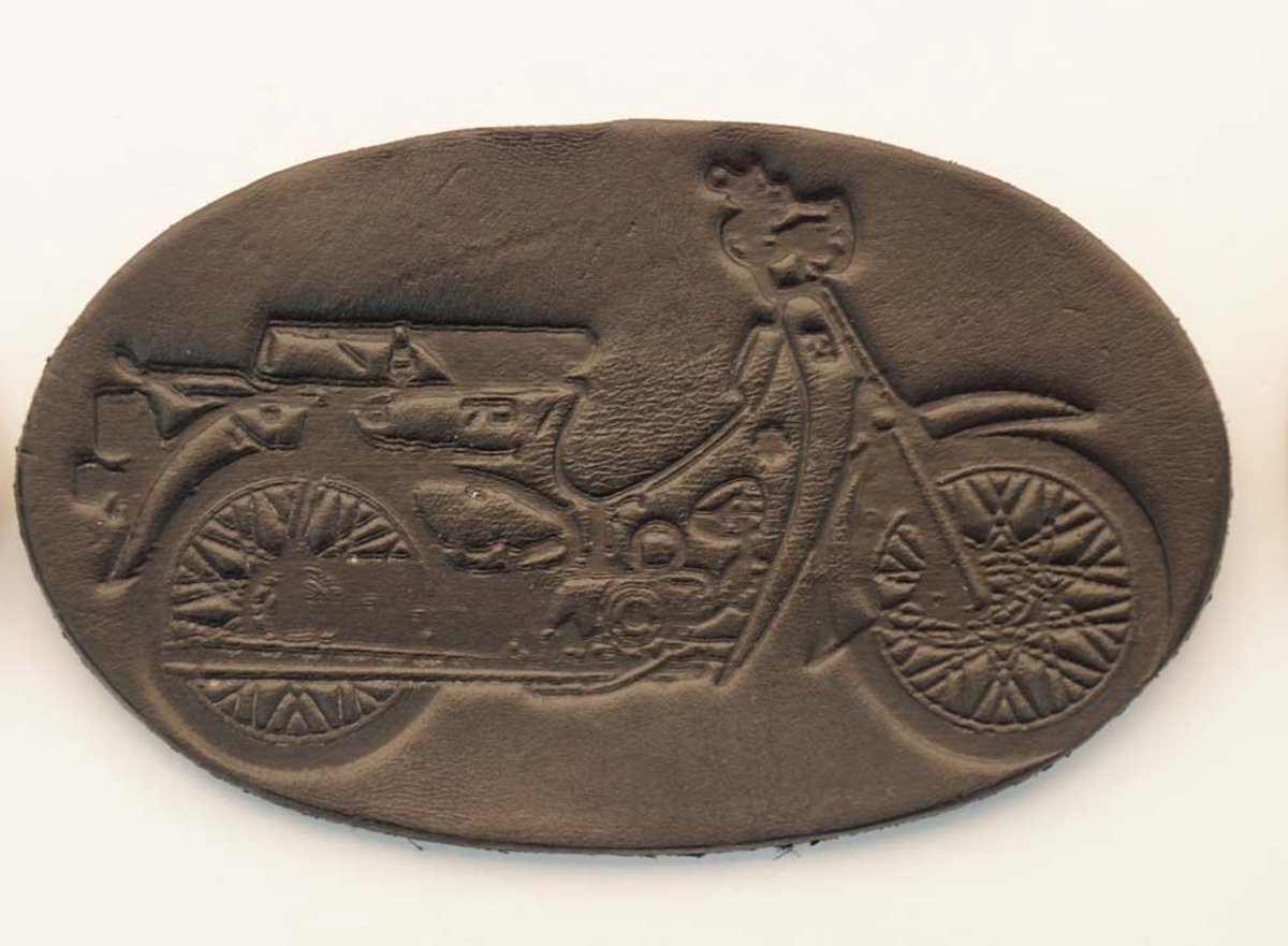 Ovaal zwarte leren onderzetters motor set van 6 stuks - motorcycle onderzetters zwart van leer - motorrijder onderzetters voor glazen - stoere onderzetters - ovaal onderzetters zwart - lederen onderzetters motors - ruige onderzetters zwart
