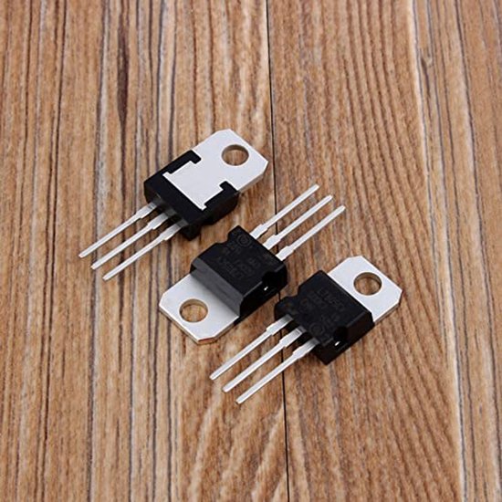 Titre: Lot En Gros 10pcs L7805 LM7805 7805 Régulateur De Tension 5V 1 Kit Dassortiment De Puce Ic Tentage Stabilising Kit 90982986