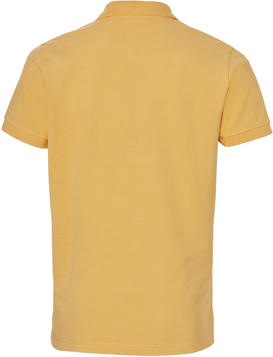 Achterkant van een effen oranje polo met korte mouwen.