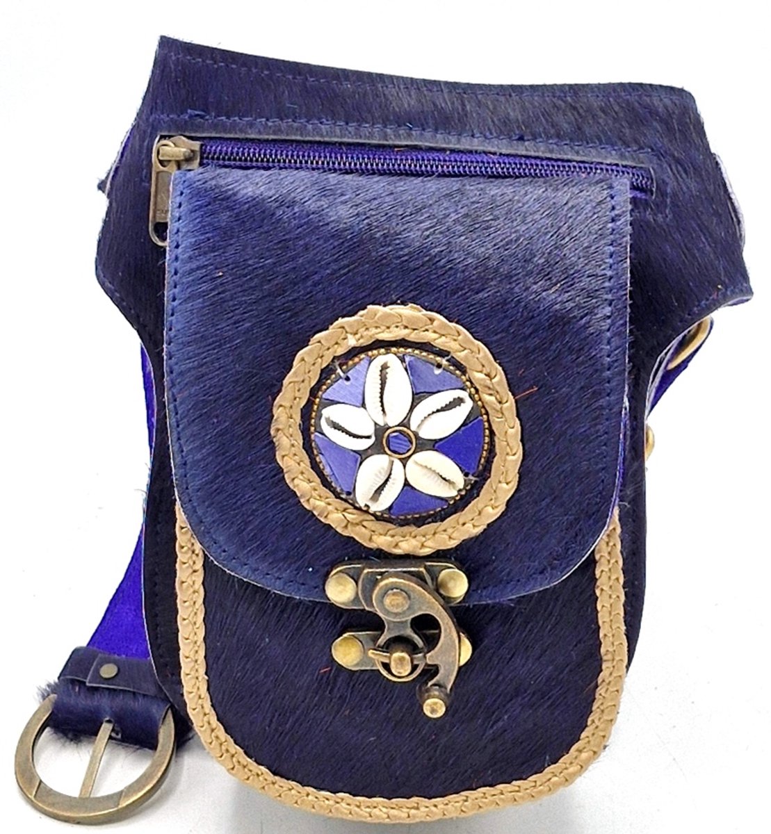 Koeienhuid Heuptas met Schelpen en Haakje - blauw- Festivaltasje - Ibiza Stijl heuptasje met schelpen en haakje - (B x H x D) ca. 14 cm x 21 cm x 5,5 cm