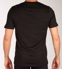 Zwarte T-shirt met korte mouwen, achterkant van een mannelijk model.