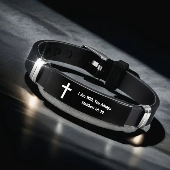 Zwarte siliconen armband met RVS accenten en een gravure van een kruis en de tekst 'I Am With You Always. Matthew 28:20'.