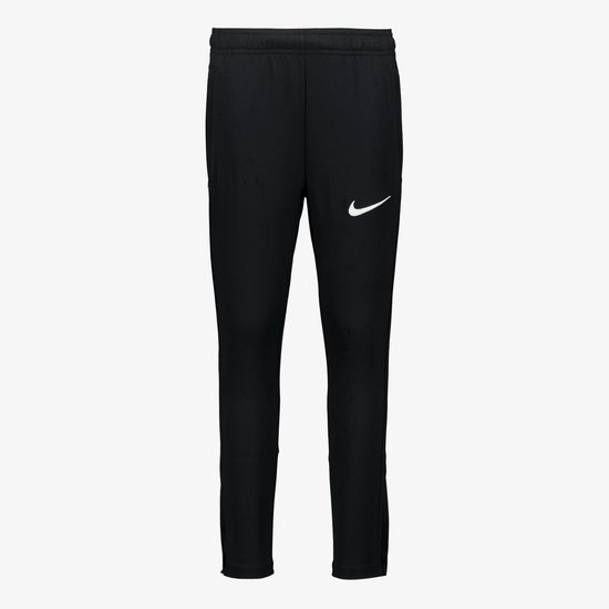 Zwarte trainingsbroek met witte swoosh logo, voorkant zichtbaar.