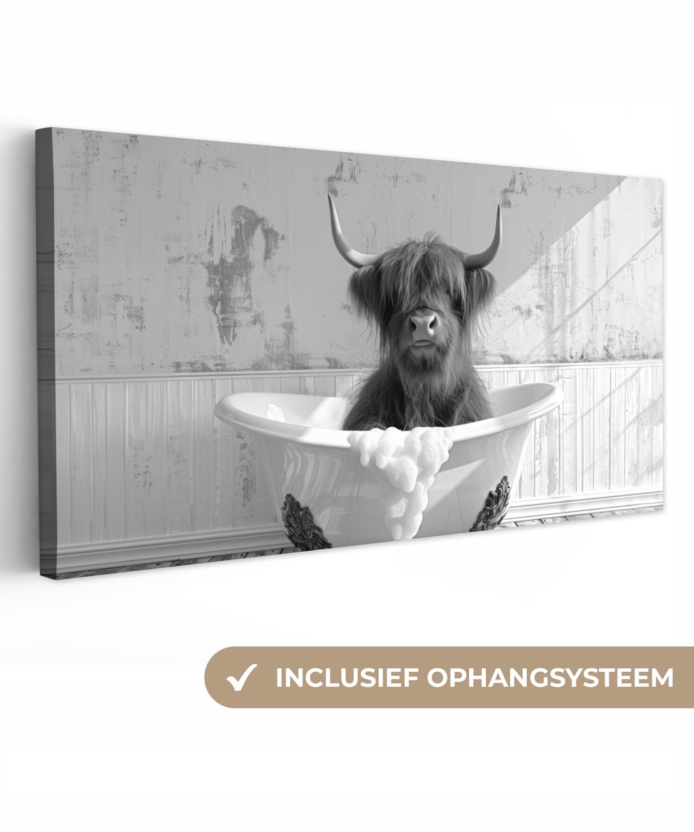 Canvas schilderij 300x140 cm - Wanddecoratie badkamer Schotse Hooglander - Dier - Badkuip