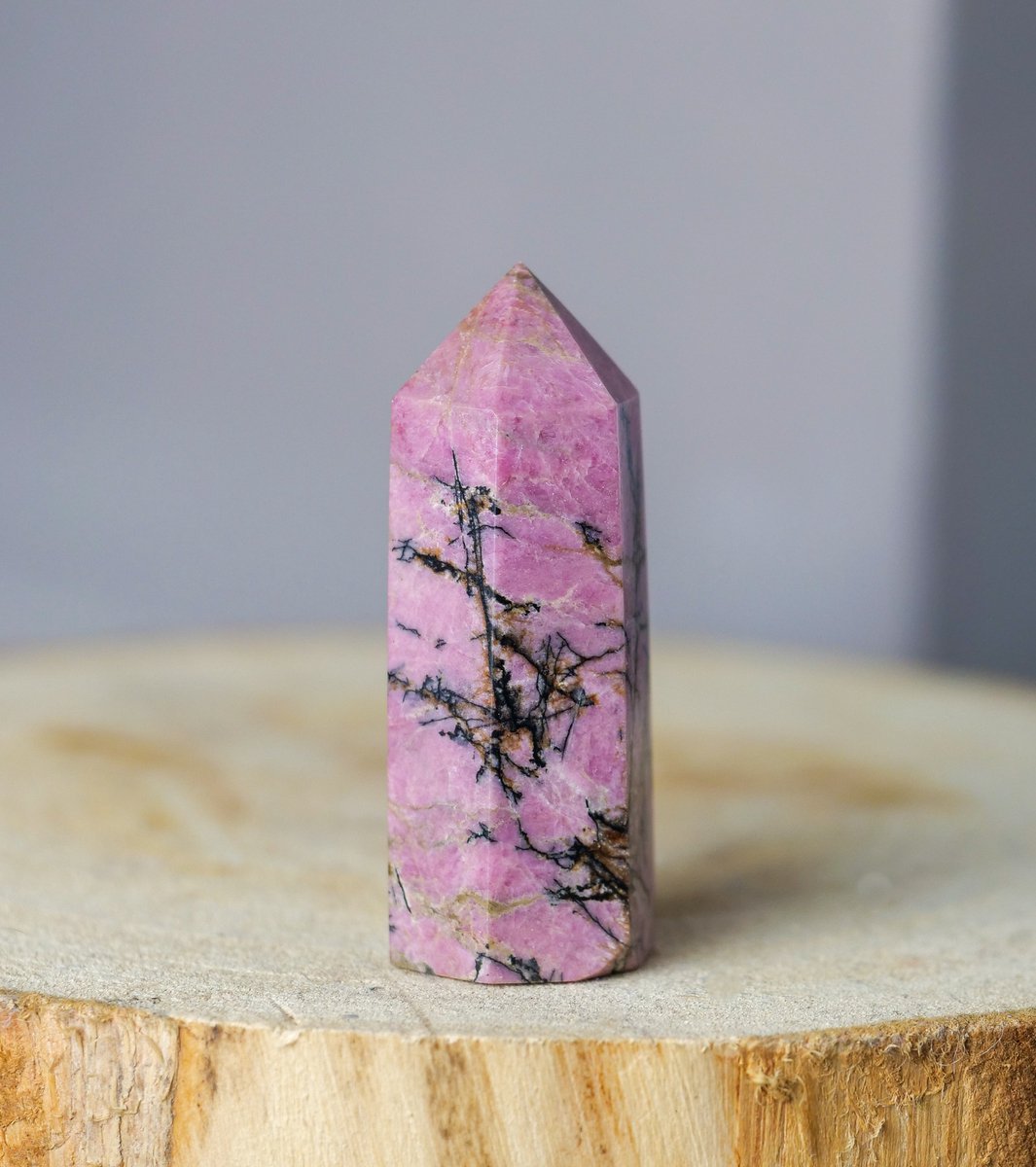 Rhodoniet Toren - edelstenen - Perfect cadeau voor vrouwen - Inclusief uitleg - Spiritueel - Rhodonite - Stress - Paniek - Angst - Moeilijke tijden - 100% NATUURLIJK