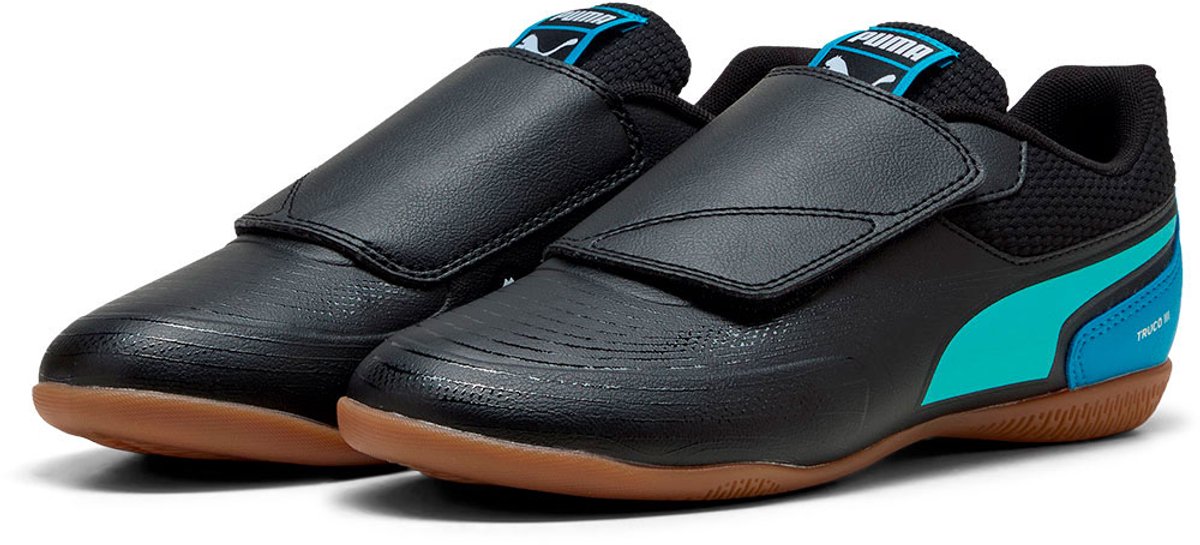 Zwarte Puma Truco III zaalvoetbalschoenen voor jongens en meisjes, met synthetisch bovenwerk en klittenbandsluiting.