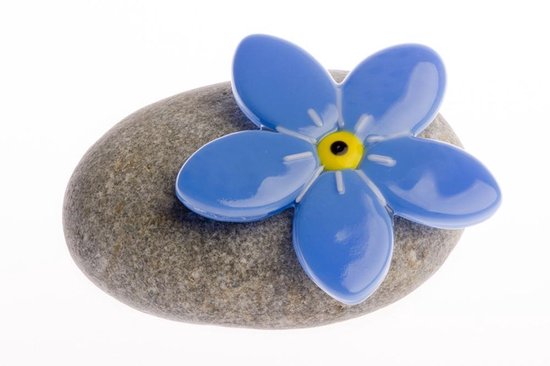 Mini urn Vergeet-mij-nietje - Natuurstenen urn met glazen vergeet-mij-nietje
