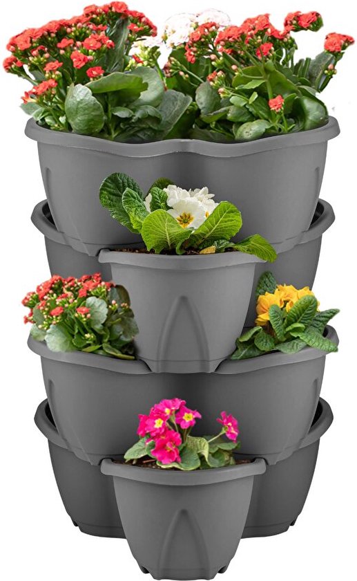 Grijze stapelbare bloempotten met kleurrijke bloemen: rode, witte en gele primula's.
