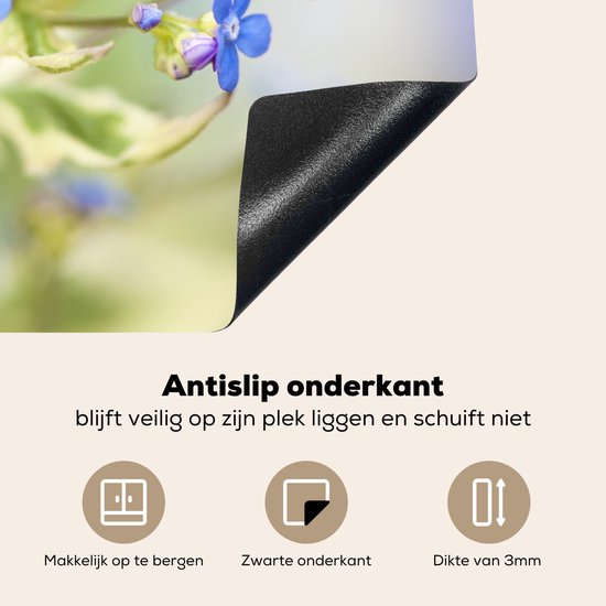 KitchenYeah® Inductie beschermer 70x52 cm - Lieveheersbeestje - Bloem - Lente - Kookplaataccessoires - Afdekplaat voor kookplaat - Inductiebeschermer - Inductiemat - Inductieplaat mat