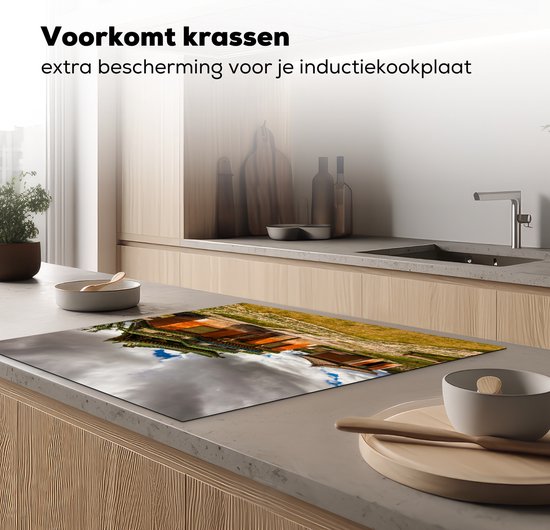 KitchenYeah® Inductie beschermer 78x78 cm - Deken van donkere wolken boven Erdene Zuu klooster - Kookplaataccessoires - Afdekplaat voor kookplaat - Inductiebeschermer - Inductiemat - Inductieplaat mat