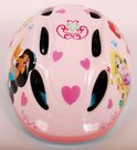 Roze kinderhelm met afbeeldingen van Disney prinsessen Jasmine en Aurora, met harten en een kroontje. Blauwe rand.