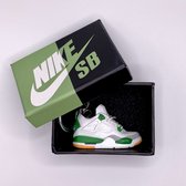 Sneaker Sleutelhanger Inclusief Box - Nike SB x Air Jordan 4 Retro SP 'Pine Green' - Sneakerhead Cadeau - Hard Plastic