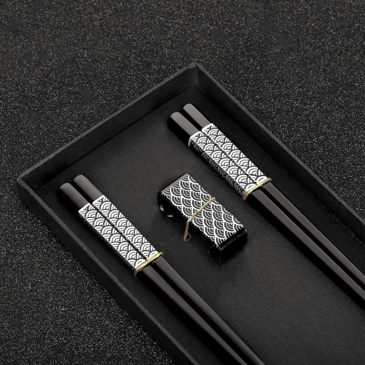 Metalen eetstokjes herbruikbaar, 2 paar titanium roestvrij stalen eetstokjes met houder, vaatwasmachinebestendig, lichte eetstokjes in Japanse stijl, cadeauset (zwart)