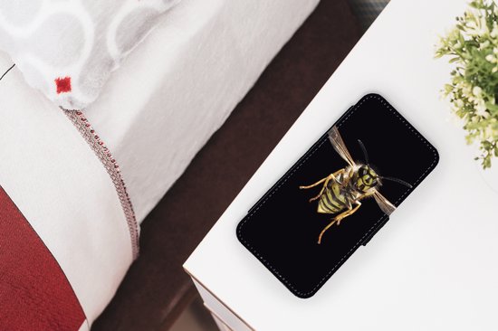 Telefoonhoesje Geschikt voor iPhone XR telefoonhoesje - Wesp - Insecten - Portret - Met vakjes - Wallet case met magneetsluiting