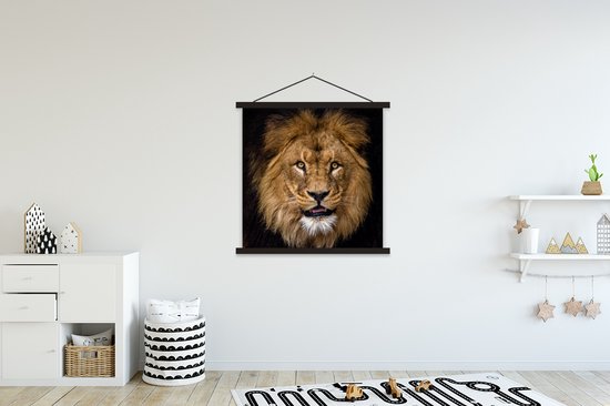 Porte-affiche avec affiche - Affiche scolaire - Lion - Portrait - Zwart - Animaux - 90x90 cm - Lattes noires