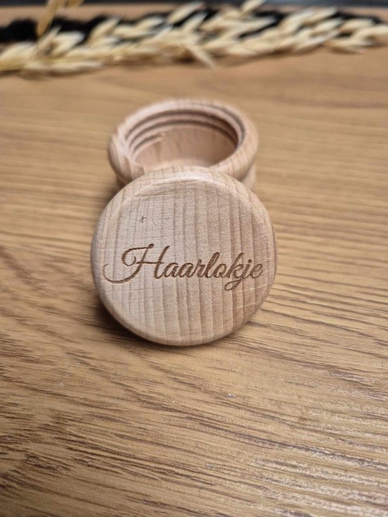 Bewaardoosje - haarlokje - haarlokdoosje - opdruk: gegraveerd - bewaarpotje - haarlokpotje - Sierlijk Lettertype van Kidoozz. — afbeelding 4