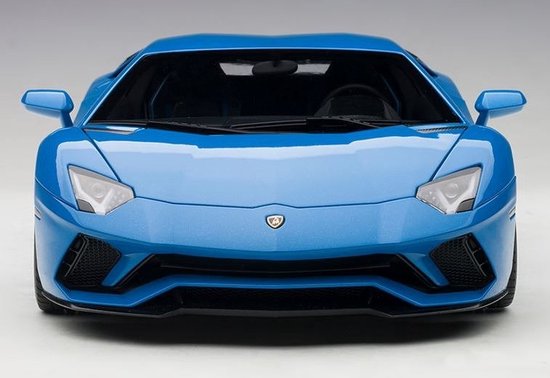 A UTOART Lamborghini Aventador S 1/18 550x378.jpg