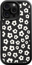 Casimoda® hoesje - Geschikt voor iPhone 15 Pro Max - Retro Bloempjes - Effen telefoonhoesje met lensbescherming - TPU - Backcover - Zwart