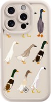 Casimoda® hoesje - Geschikt voor iPhone 15 Pro - Duck Life - Effen telefoonhoesje met lensbescherming - TPU - Backcover - Bruin/beige