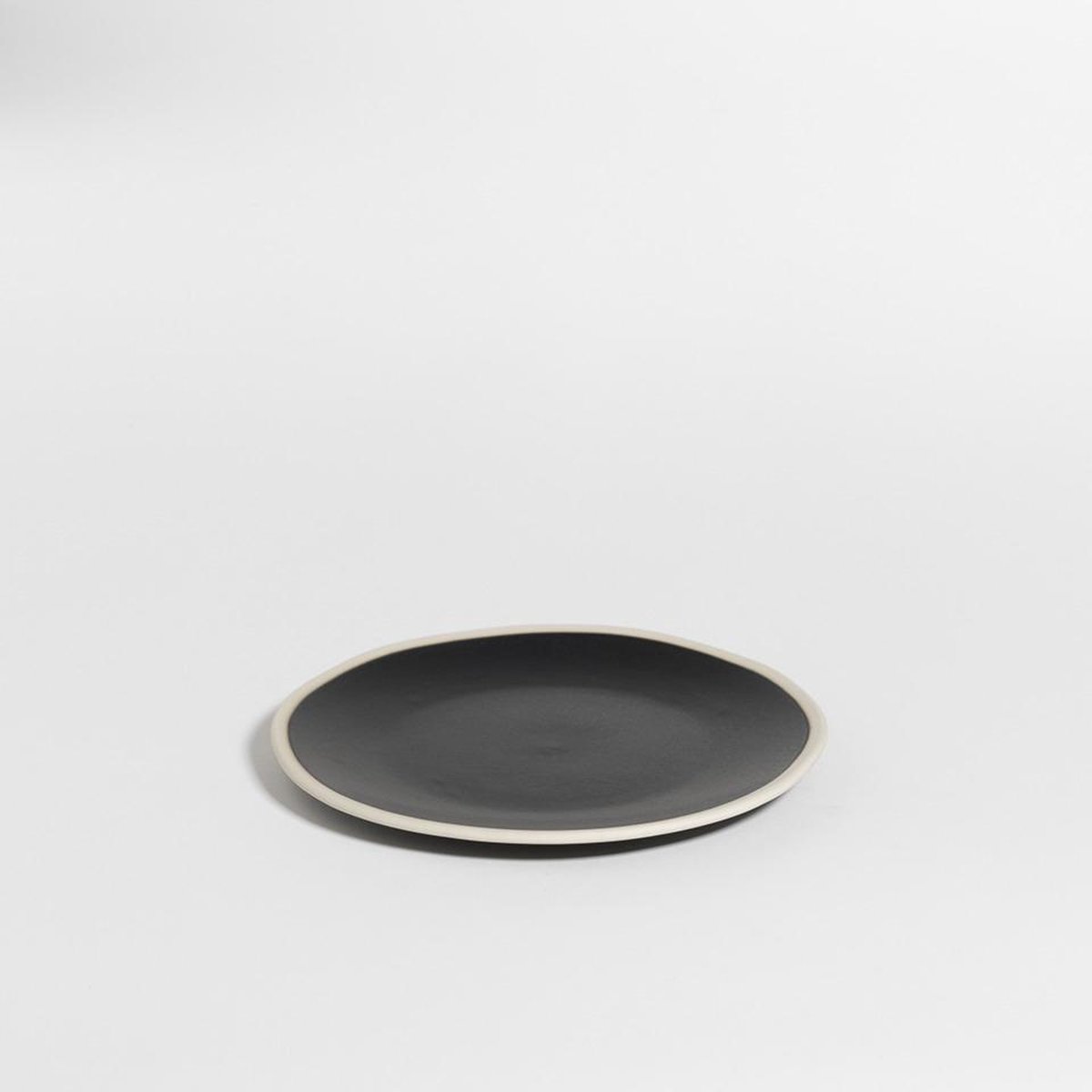The Table atelier - ontbijtbord - Ø 20 cm - handgemaakt - zwart/wit