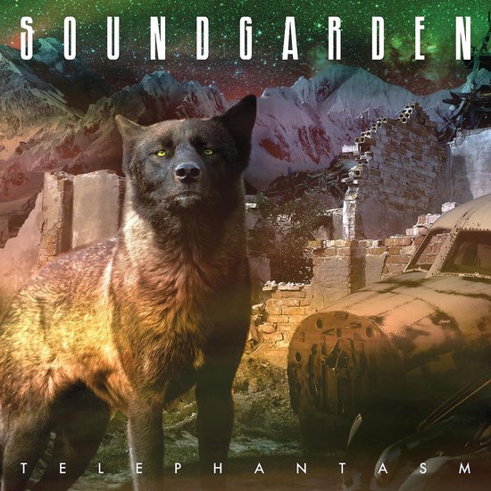 Soundgarden Telephantasm albumcover met een wolf voor een post-apocalyptisch landschap met ruïnes en bergen.