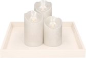 Kaarsenonderbord/plateau wit hout vierkant met 3x LED kaarsen zilver - Woonaccessoires/woondecoraties - Kerst tafeldocoraties