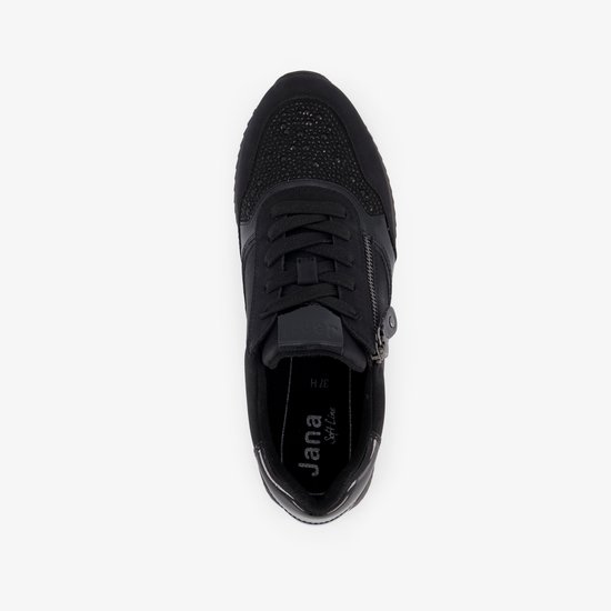 Zicht op de bovenkant van een zwarte Jana sneaker met veters en ritssluiting.