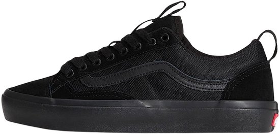 Zwarte Vans skate-sneaker, zijaanzicht met zwarte zool.