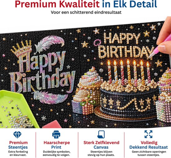 Diamond painting 'Happy Birthday' kaart met taart en kaarsen, afgezet met glinsterende diamanten. Hand met pen plaatst diamant.