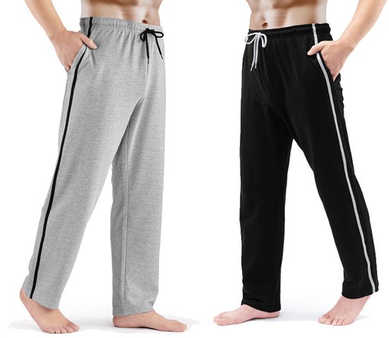 Twee heren joggingbroeken, één grijs met zwarte streep, één zwart met witte streep.