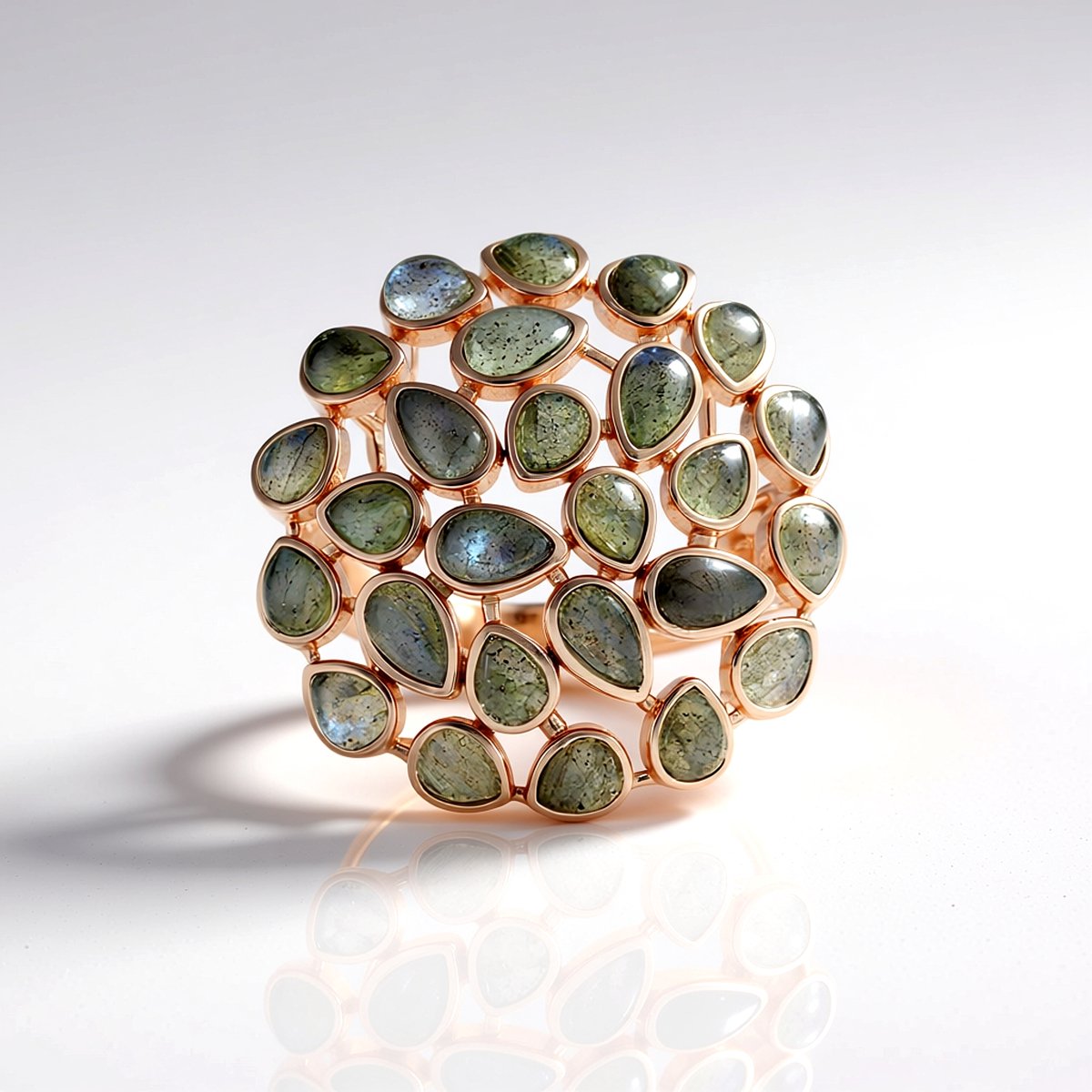 Cavill - 925 Zilver Roséverguld Ring - 5,31 ct Groene Labradoriet Cabochon - Peervormig - Elegante Cluster Sieraad