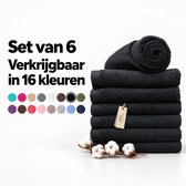 Set van 6 opgevouwen zwarte handdoeken met katoenbloemen en een overzicht van 16 beschikbare kleuren.