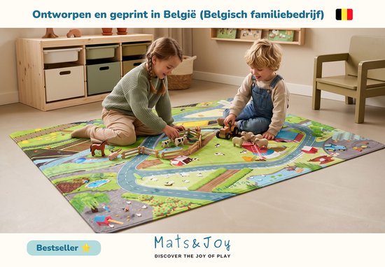 Jongen en meisje spelen samen op een boerderij-speelkleed. 'Ontworpen en geprint in België'.