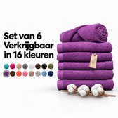 Set van 6 paarse handdoeken, verkrijgbaar in 16 kleuren. Met label Miss Towels en katoenbloemen.