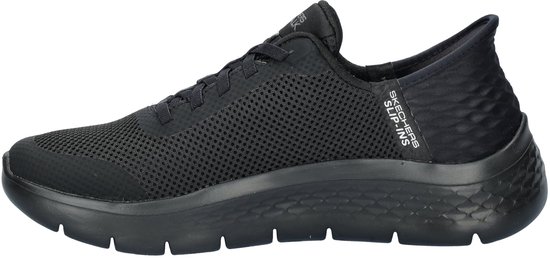 Zwarte Skechers instapper met een mesh bovenwerk en een gestructureerde zool.