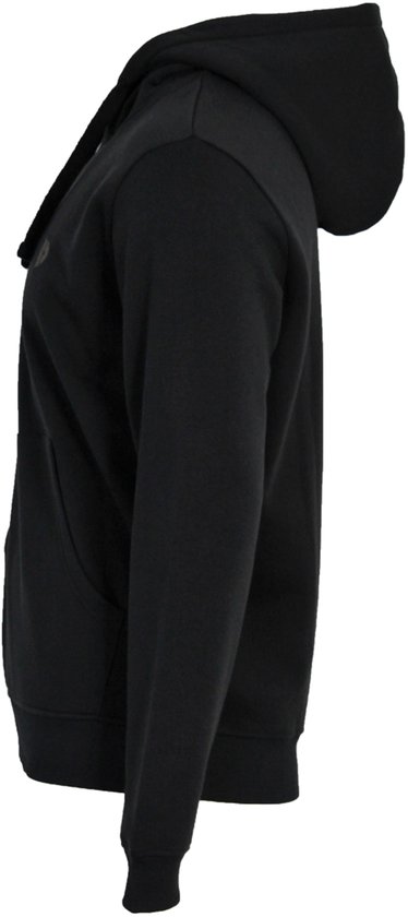 Zij-aanzicht van een zwarte hoodie met capuchon en kangoeroezak.