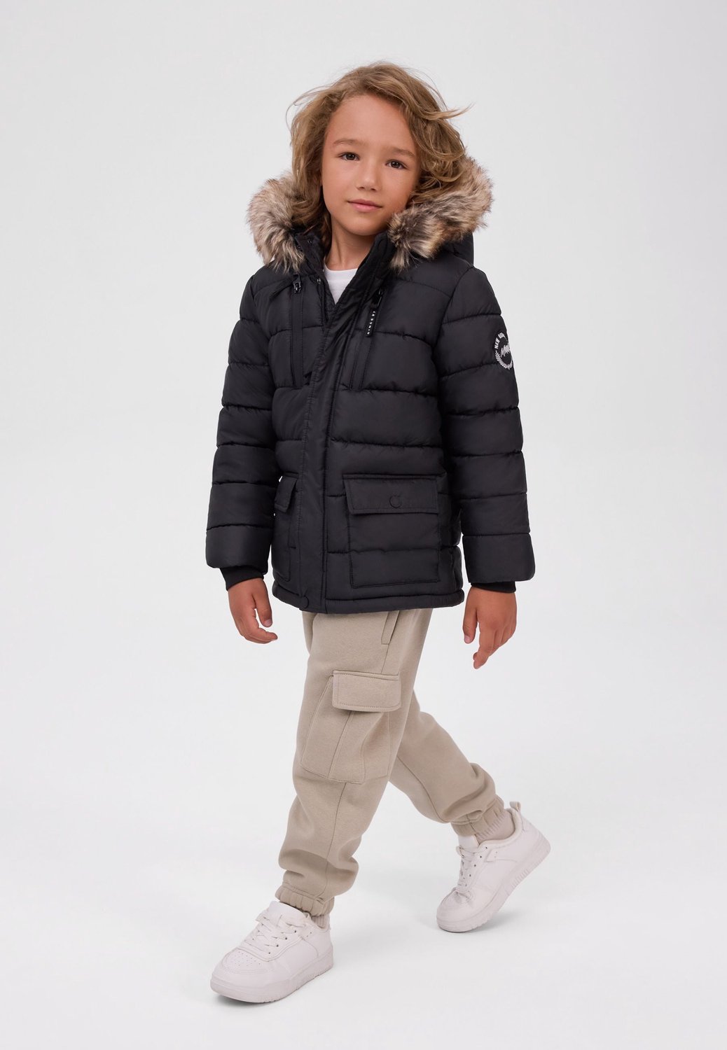 Minoti winterjas jongens – parka met imitatiebont – vier zakken – zwart