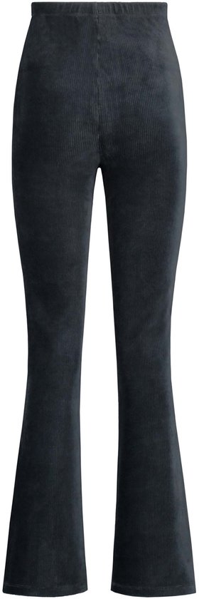 Zwarte corduroy zwangerschapsbroek met uitlopende pijpen op een witte achtergrond.