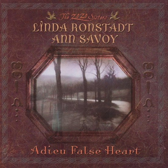 Cd-hoes met een bomenrij in een achthoekig kader, titel 'Adieu False Heart' van The Zozo Sisters Linda Ronstadt Ann Savoy.