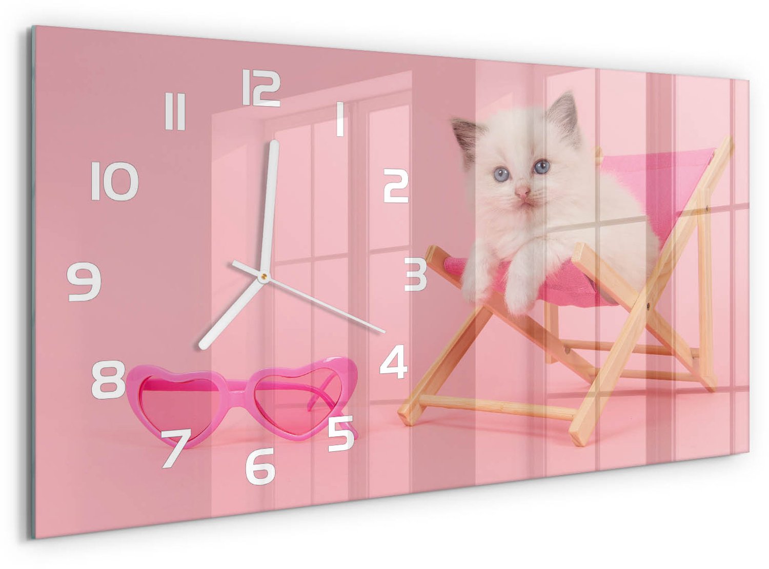 TULUP Wandklok - Kat op een ligstoel Gekleurde Glazen Klok - 60x30 cm - Roze Glazen Klok Met Print - Witte handen - Rechthoekige Klok - Moderne Wandklok Glas - Wandklok Glas Decoratie