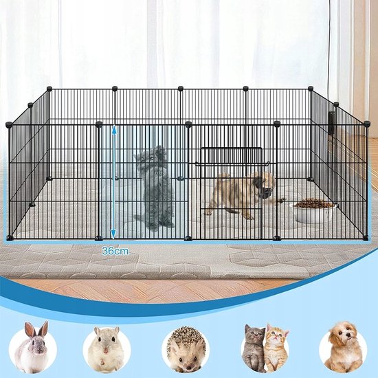 Zwarte metalen ren van 36 cm hoog met een kitten en een puppy, omringd door kleine dieren.