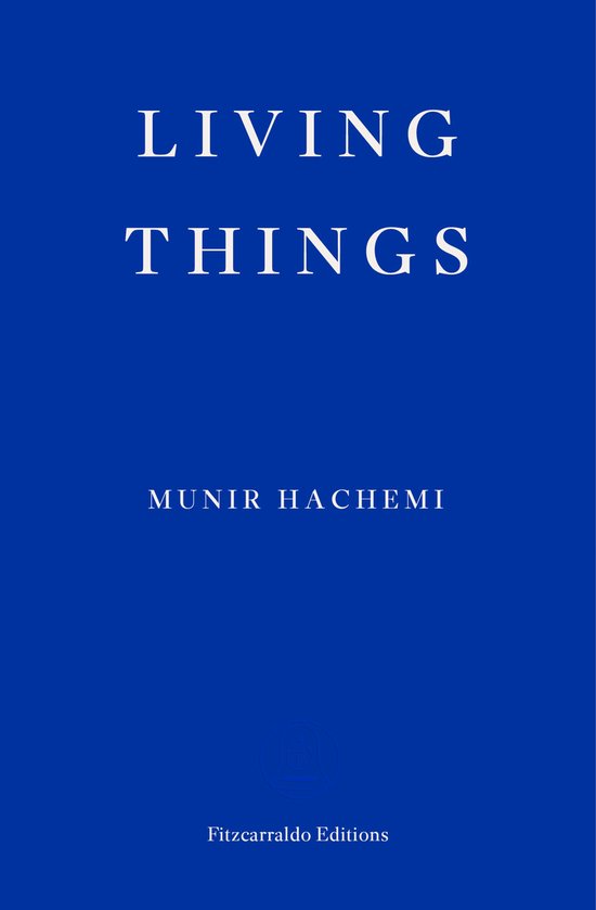 Boek "Living Things" van Munir Hachemi, uitgegeven door Fitzcarraldo Editions. Blauwe kaft met witte tekst.