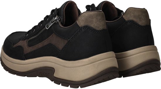 Achterkant van zwarte Rieker veterschoenen met rits, bruine accenten en beige zolen.