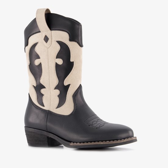 Zijkant van de cowboylaars in zwart kunstleer met beige inzetstukken.