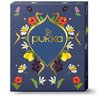 Gesloten blauwe Pukka theedoos met een sierlijk patroon van bloemen, bladeren en fruit.