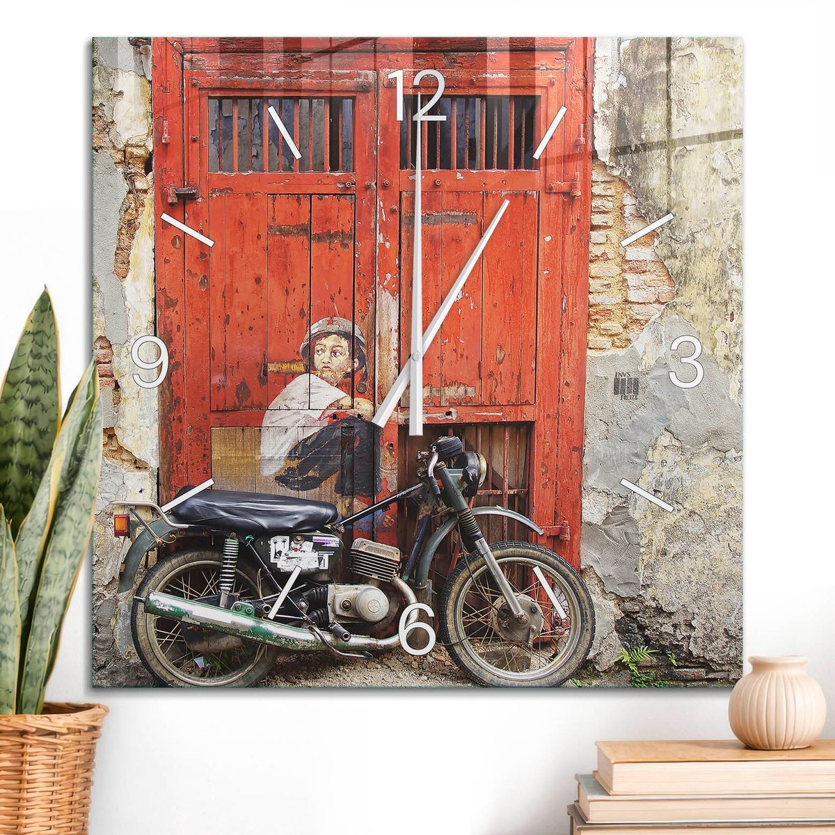 ArtPrintCave Rood Glazen Klok - 60x60 cm - Wandklok Vierkant - Retro Motorfiets Wandklok Keuken - Voertuigen Unieke Klok - Witte Klokwijzers