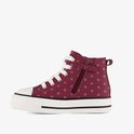 Bordeauxrode hoge sneaker met roze polkadots, witte veters, rits en plateauzool.